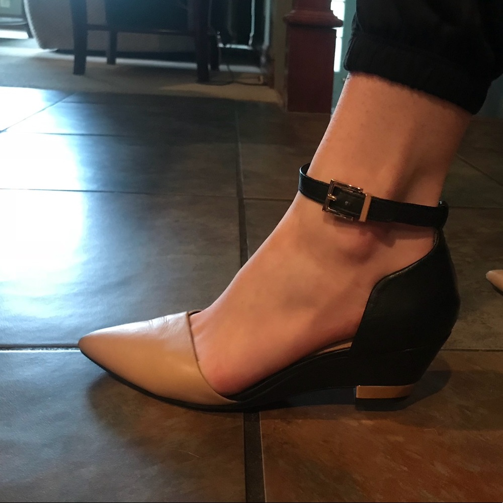 TORY BURCH MARA BEIGE & BLACK LEATHER WEDGE